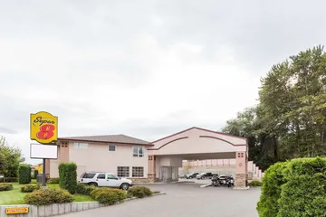 Super 8 by Wyndham Lake Country / Winfield Area Airport North