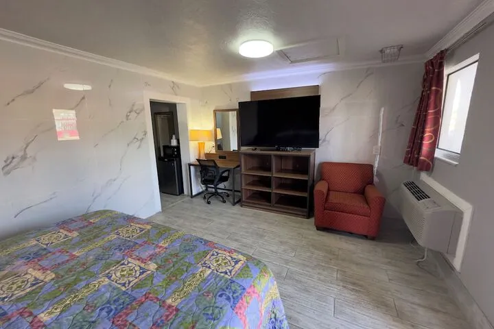 Room 3 of 18