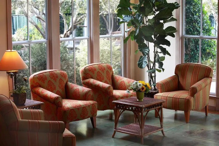 Lobby lounge