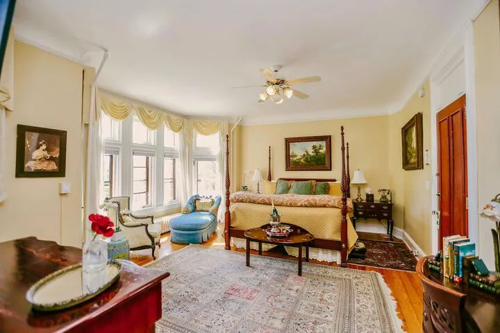 Room 5 of 272