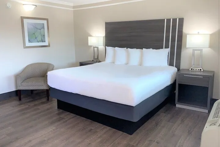 Room 5 of 10