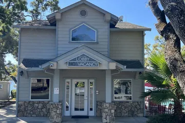Clear Lake Cottages & Marina