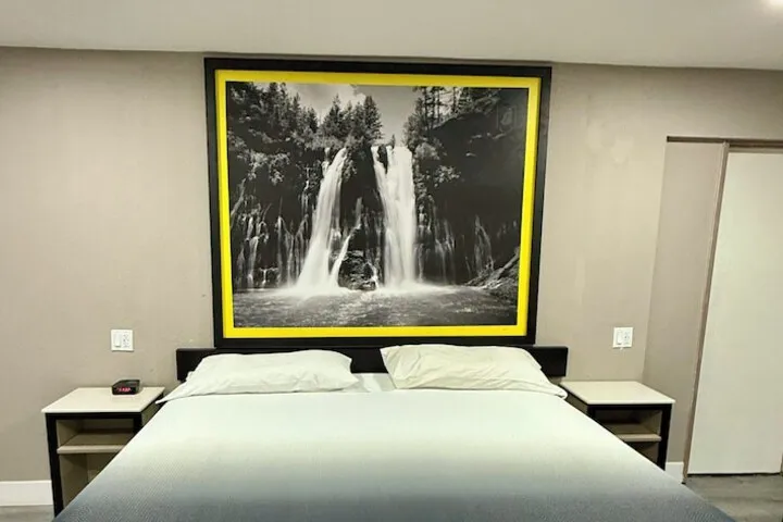 Room 4 of 37