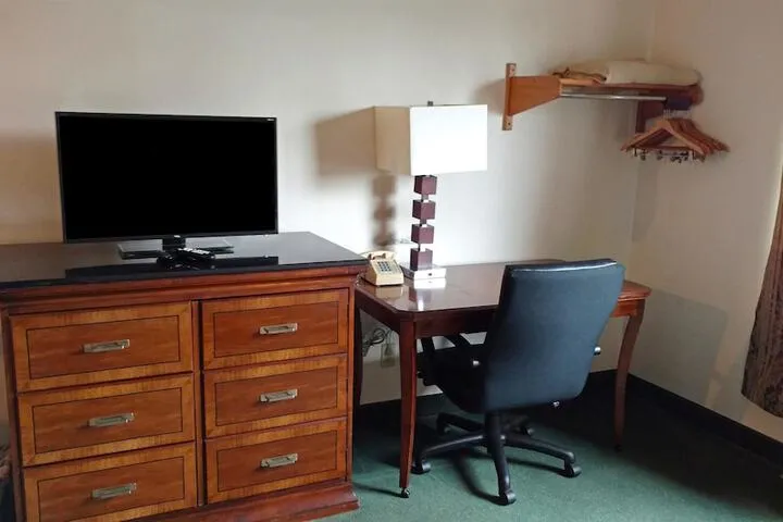 Room 4 of 15