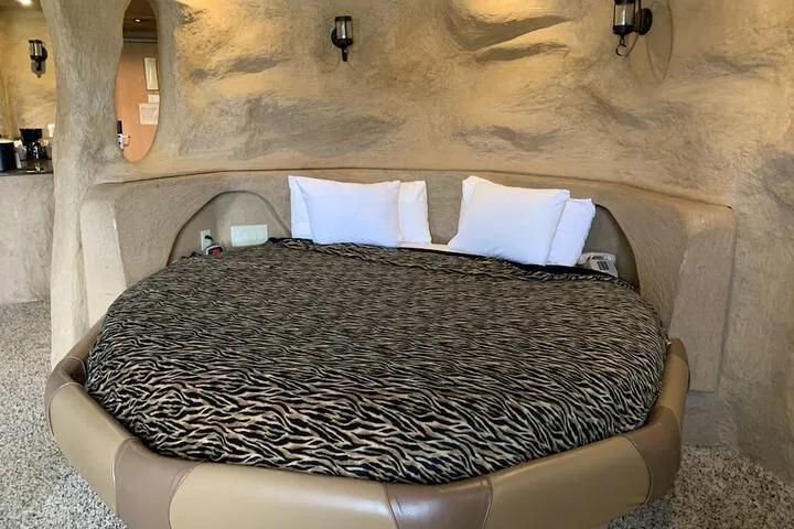 Room 4 of 55