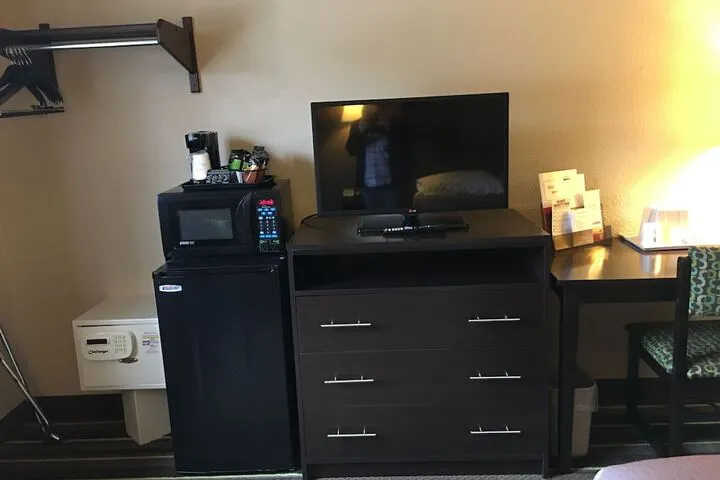 Room 4 of 25