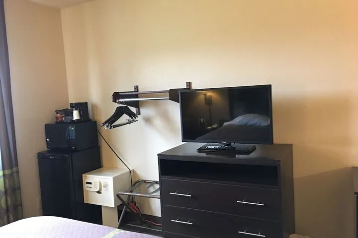 Room 3 of 25