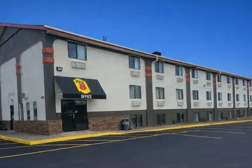 Super 8 by Wyndham Lincoln West