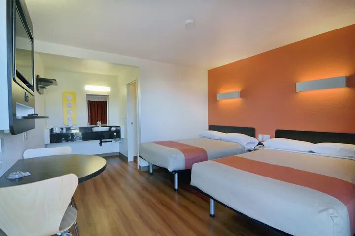 Room 3 of 21