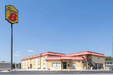 Super 8 by Wyndham Clinton