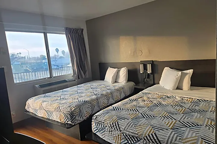 Room 5 of 12