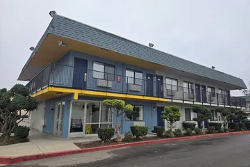 Super 8 by Wyndham Tracy