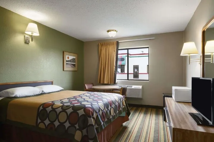 Room 4 of 14