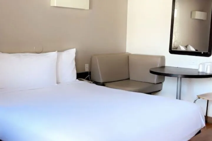 Room 4 of 59