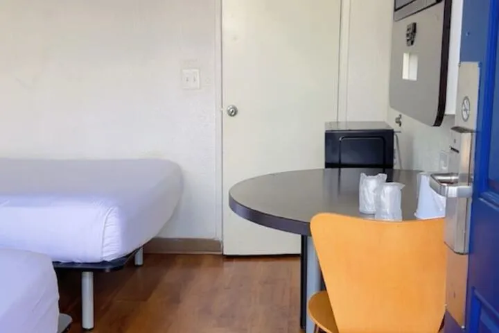 Room 5 of 59