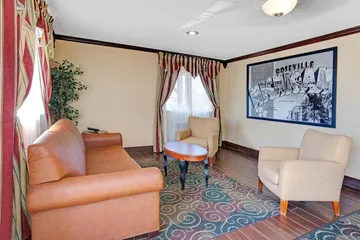 Super 8 by Wyndham Roseville / Detroit Area