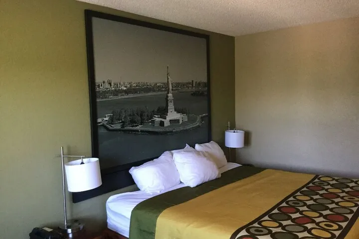 Room 5 of 48