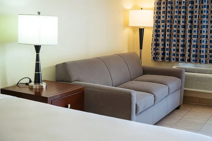 Room 3 of 28