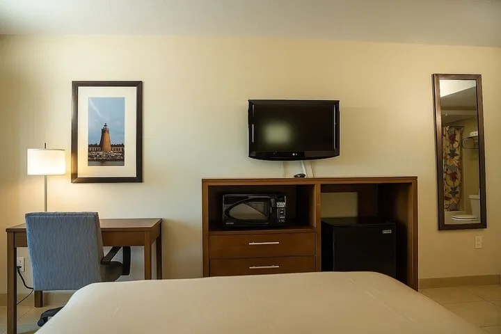 Room 5 of 28