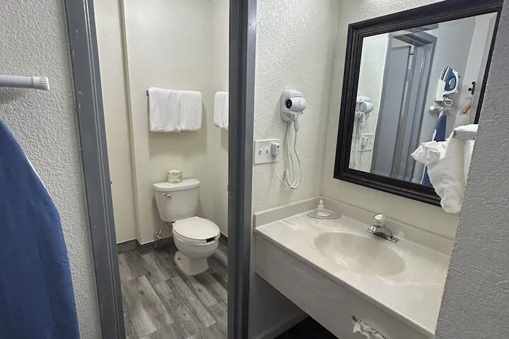 Room 5 of 21