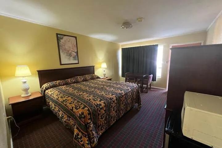 Room 3 of 32