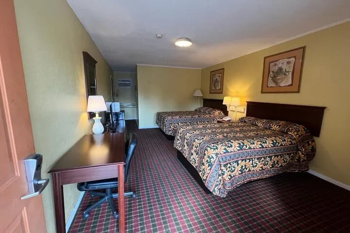 Room 4 of 32