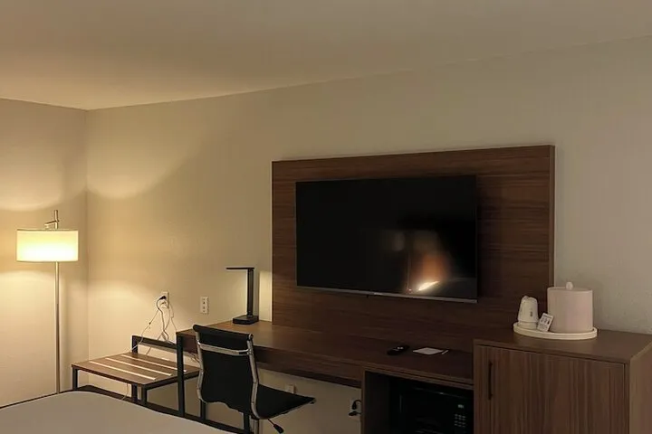 Room 5 of 63