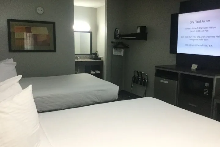 Room 4 of 9