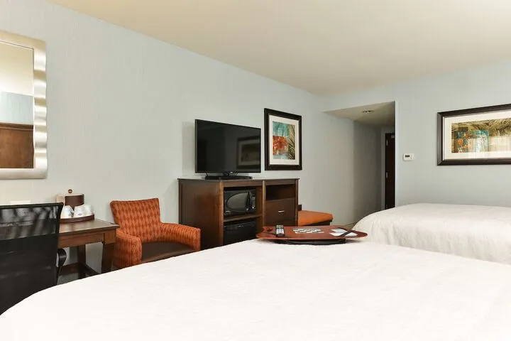 Room 4 of 32