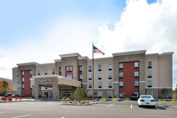 Hampton Inn Corning / Painted Post
