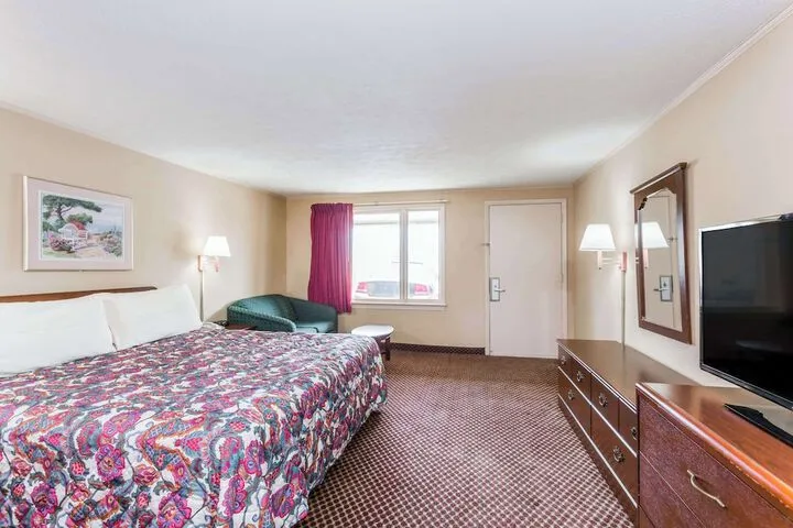 Room 5 of 13