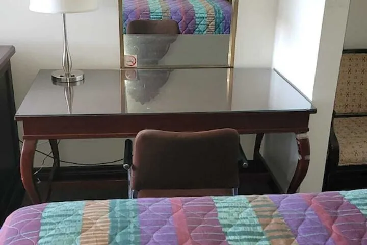 Room 4 of 33