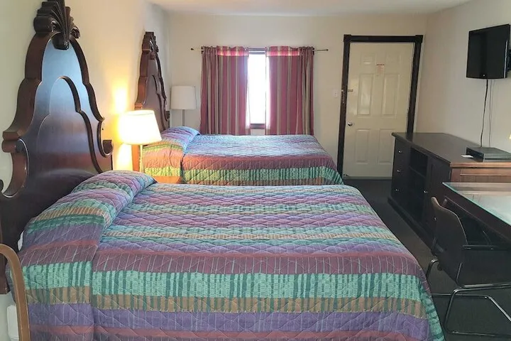 Room 2 of 33