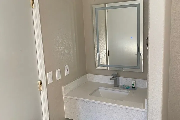 Room 5 of 28