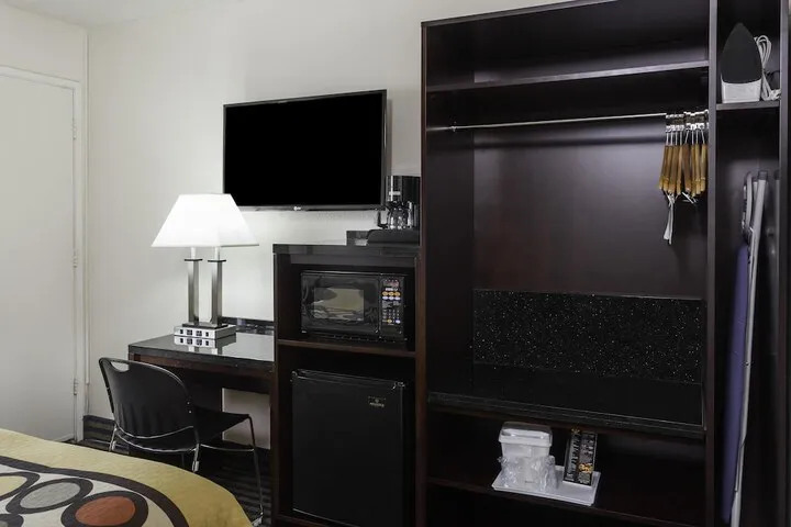 Room 5 of 46