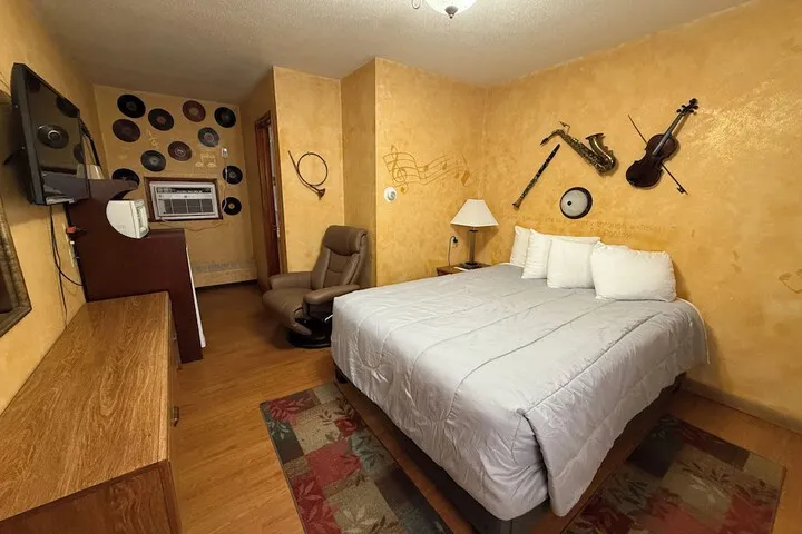 Room 5 of 28