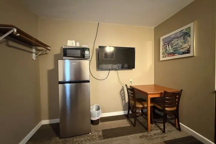 Room 3 of 28