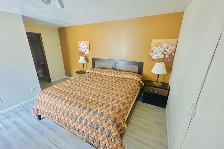 Room 4 of 7