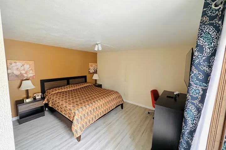 Room 3 of 7
