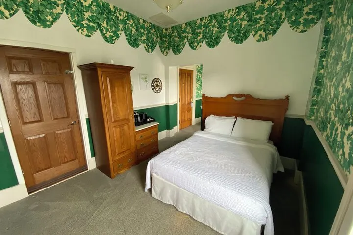 Room 4 of 75