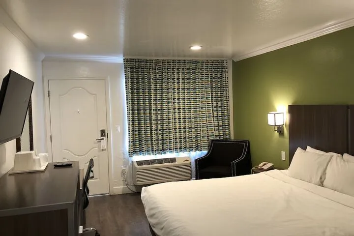 Room 5 of 28