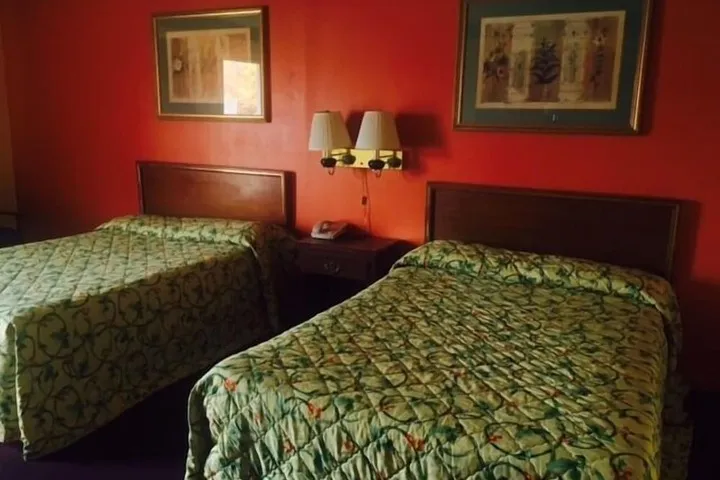 Room 4 of 10