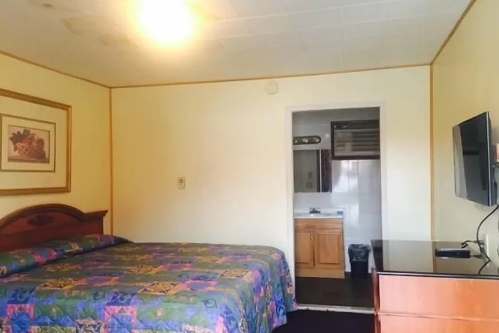 Room 3 of 10
