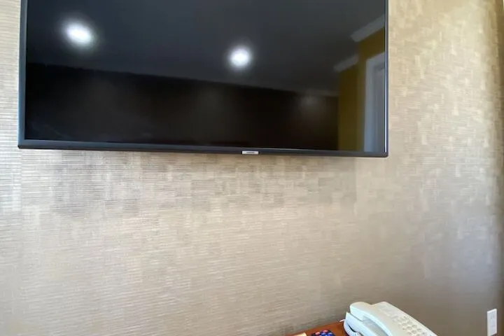 Room 5 of 23