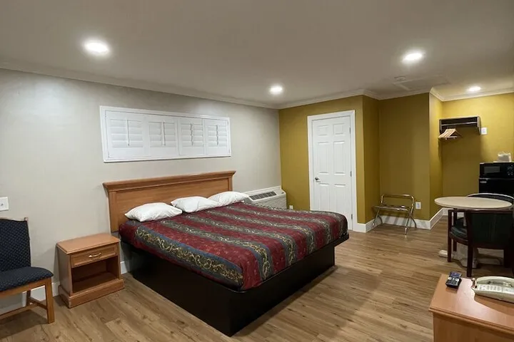 Room 3 of 23