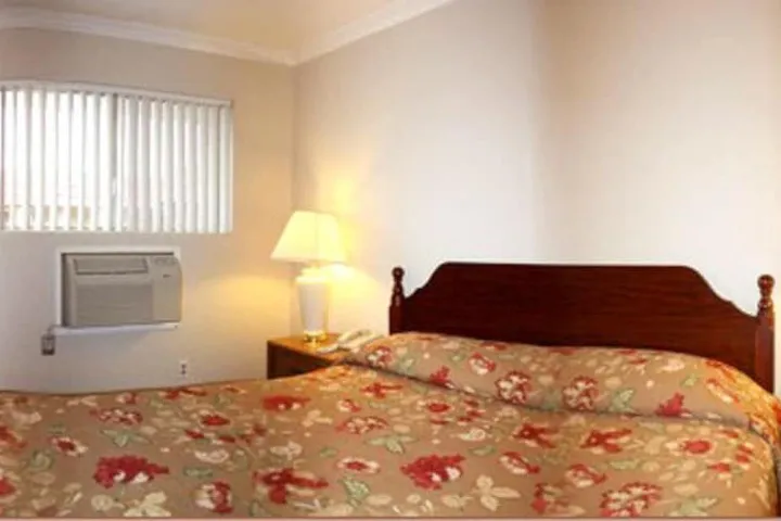 Room 5 of 18
