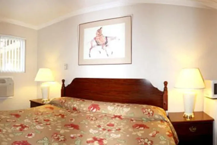 Room 4 of 18