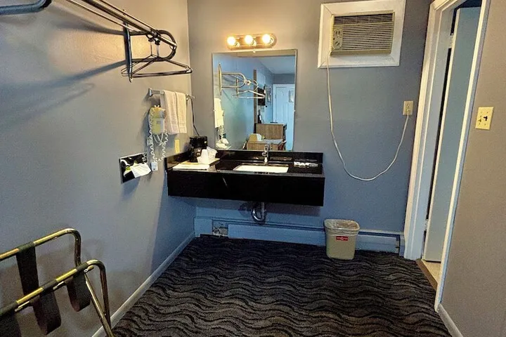 Room 5 of 19