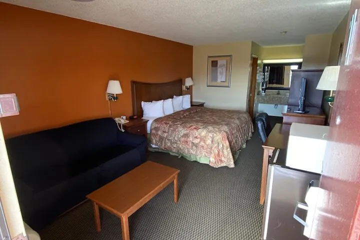 Room 4 of 64