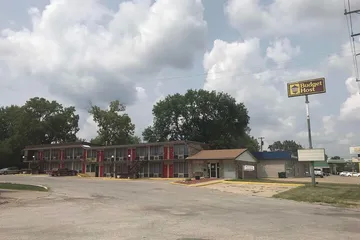 Budget Host Village Inn
